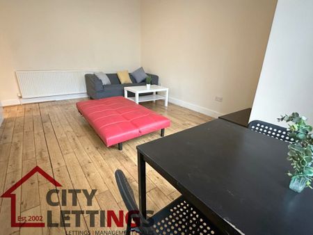 2 Bedroom Flat - Photo 2