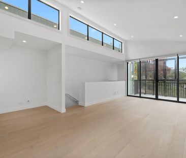 MAKE MEMORIES IN THIS STUNNING TOWNHOUSE. - Photo 1