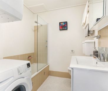 Light-Filled Studio Opposite Centennial Park with Rooftop Views - Photo 3