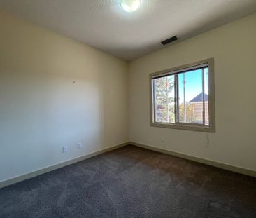 Bright & Modern 2 Bed, 2 Bath Apartment In Hollick Kenyon - Photo 6