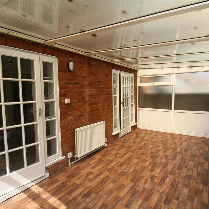 3 bedroom end of terrace house to rent - Photo 1