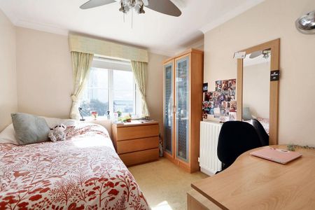 6 bedroom terraced house to rent - Photo 4