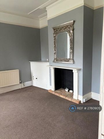 2 bedroom end of terrace house to rent - Photo 3