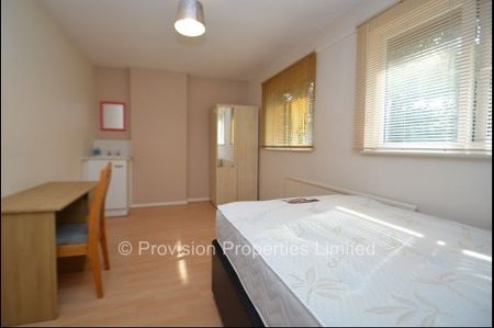 4 Bedroom Houses, University Leeds City Centre - Photo 3