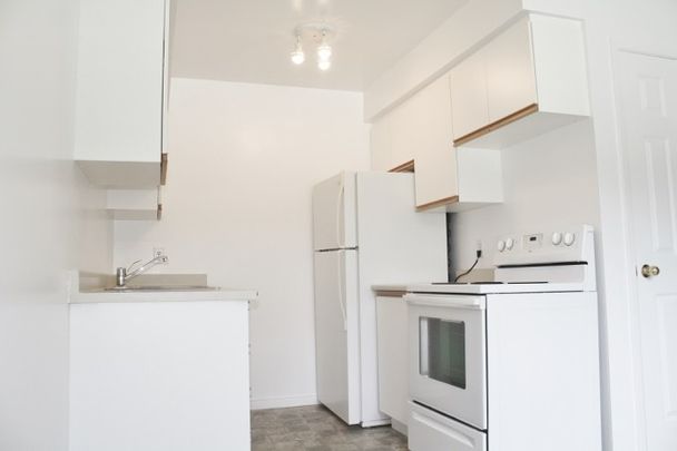 451 West Street North, Orillia - Photo 1