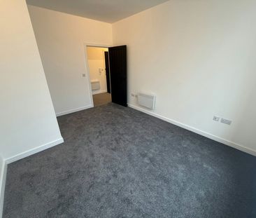 Flat to rent on - Photo 2