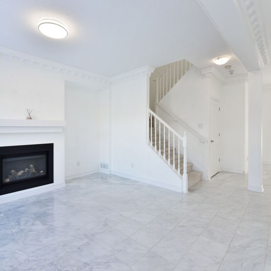 For Lease - 107 WESTOVER Crescent, Kanata, Ontario - Photo 1