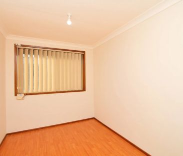 SPACIOUS 2-BEDROOM VILLA, QUIET COMPLEX, CLOSE TO SHOPS & TRANSPORT - Photo 3