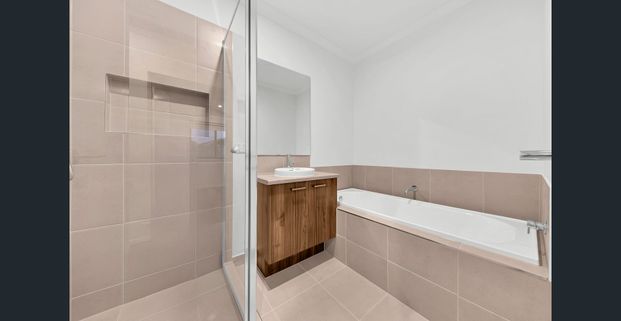 "A contemporary new build in a prime Wyndham Vale location." - Photo 1