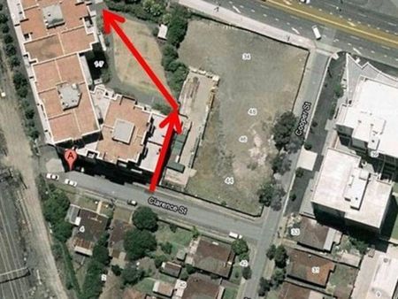 SPACIOUS ONE BEDROOM APARTMENT - LAMINATE TIMBER FLOORING THROUGHOUT - Photo 4