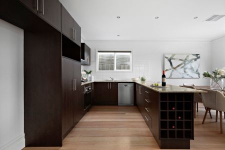 6 Bowen Street, Hawthorn VIC 3122 - House For Rent | Domain - Photo 5