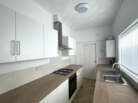 2 bedroom terraced house to rent - Photo 2