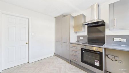 2 bedroom semi-detached house to rent - Photo 5