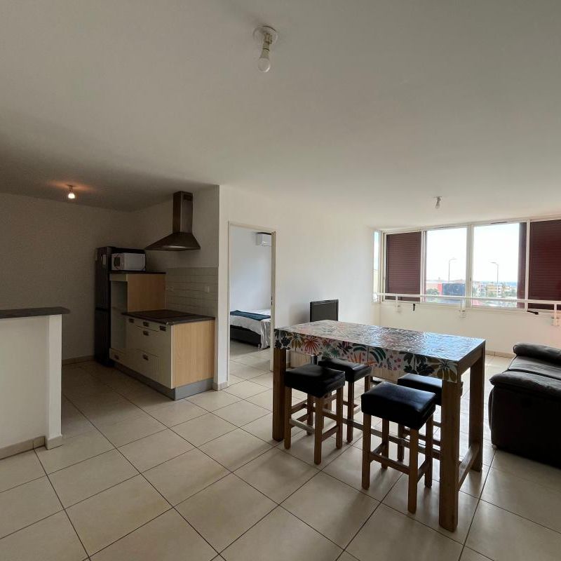 Location Appartement 4 pièces 76m² STE CLOTILDE 97490 - Photo 1