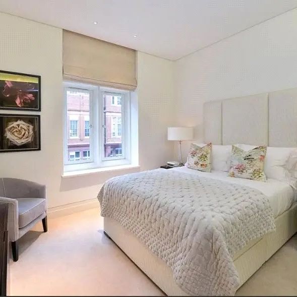 2 bedroom flat in Mayfair - Photo 1