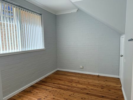 3 Bedroom Downstairs Flat - Photo 3