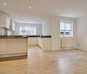 4 bedroom detached house to rent - Photo 1