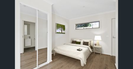 Upstairs room with water & electricity included - Photo 5