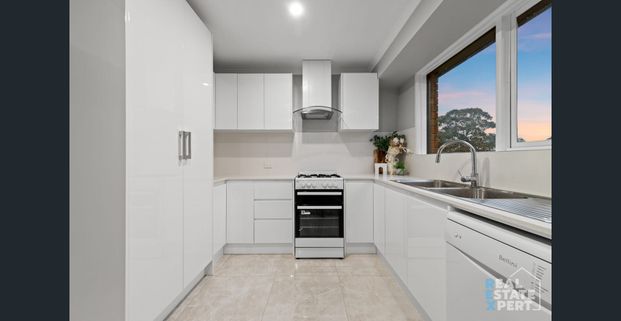 Modern Family Home in Quiet Court Location – $650 p/w - Photo 1