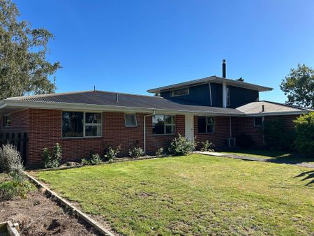 Five Bedrooms In Templeton - Photo 5