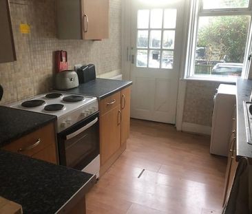 1 bedroom in a house share to rent - Photo 2