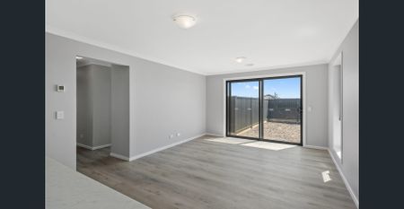 TWO BEDROOM TOWNHOUSE IN MOUNT PLEASANT - Photo 2