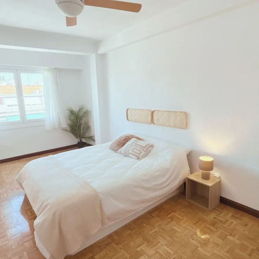 Room in a shared 7-bedroom apartment for rent in Guindalera - Foto 1