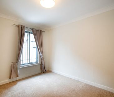 Elegant Dual-Level Terrace with Private Courtyard - Photo 4