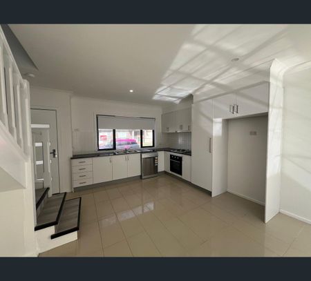 Unit 3/82 Graham St, Broadmeadows, Vic 3047 - Photo 2