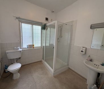 Room 3, BIRMINGHAM, B66 - Photo 5
