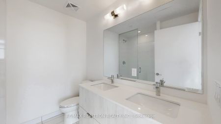 For Lease - 6 David Eyer Road Unit# PH915, Richmond Hill, Ontario - Photo 2