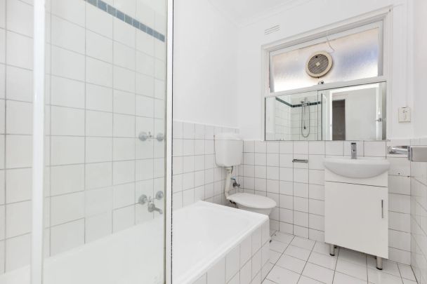 Stylish One-Bedroom Apartment in the Heart of Elwood - Photo 1