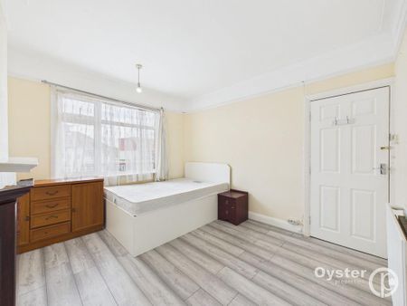 3 bedroom flat to rent - Photo 3