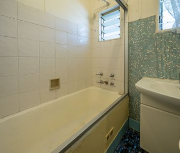 Freshly Painted Throughout&excl; - Photo 3