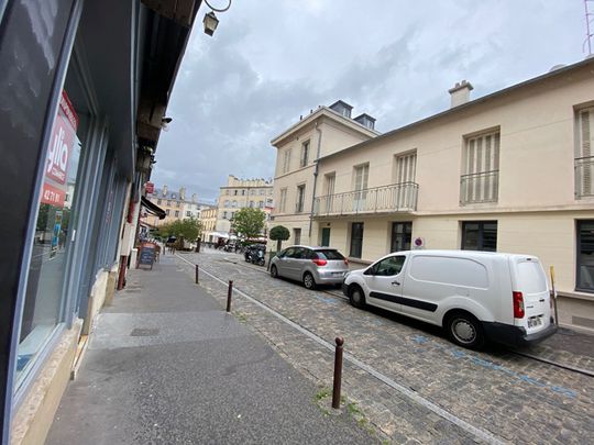 Appartement Versailles 1 pièce(s) 23.6 m2 Quartier Mairie - Photo 1