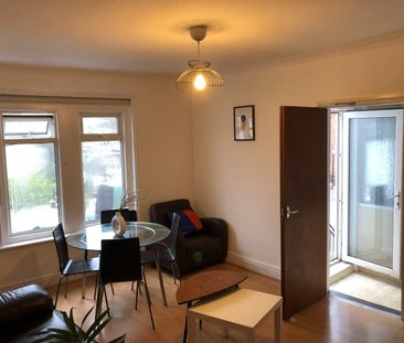 3 Bed Flat, Milton Road, SO15 - Photo 1