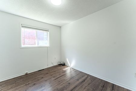 For Lease - 9 Kestrel Court Unit# Upper, Barrie, Ontario - Photo 5