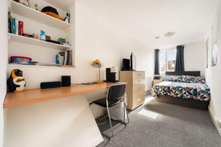 6 bedroom terraced house to rent - Photo 2