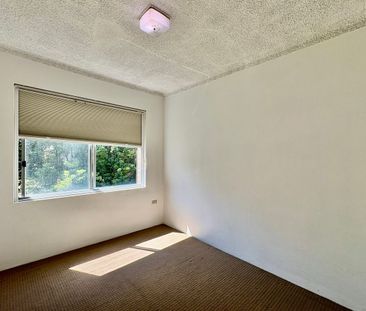 Nice 2 bedrooms unit located in heart of Eastwood. - Photo 1