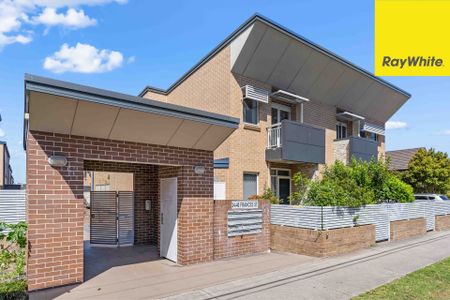 CONTEMPORARY THREE BEDROOM TOWNHOUSE IN MOST SOUGHT AFTER LOCATION - Photo 4
