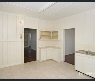 Charming 3-Bedroom Lowset Home in Convenient Location - Photo 2