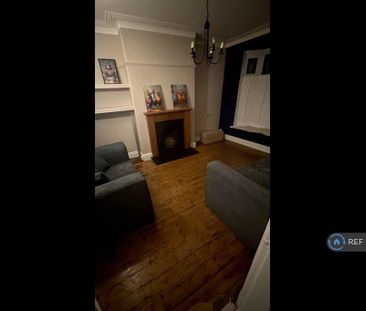 3 bedroom end of terrace house to rent - Photo 1