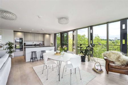 A superb two bedroom apartment in the Iron Foundry development with parking. - Photo 2