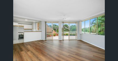 Spacious townhouse set in a convenient location - Photo 2