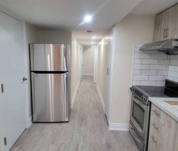 For Lease - 407 Queen Mary Drive, Brampton, Ontario - Photo 5