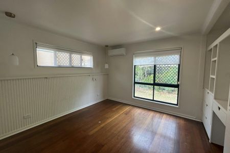 CHARMING HOME FOR RENT IN BARNEY POINT WITH 5KW SOLAR AVAILABLE NOW! - Photo 5