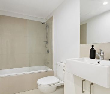 Well-Designed, Low-Maintenance Apartment Close to Everything - Photo 1
