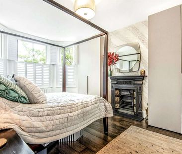 Well presented four bedroom characterful property within walking di... - Photo 5