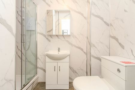 5 bed Apartment for Rent - Photo 5