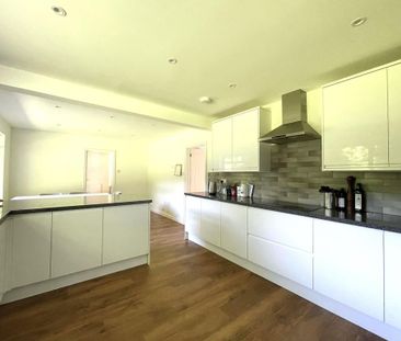 4 bedroom detached house to rent - Photo 5